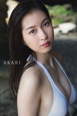 穿成早逝原配的女儿